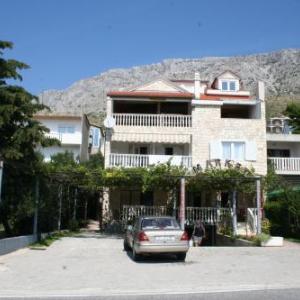 Apartments with parking space Stanici Omis - 2819