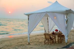 Saint Tropez Beach Resort Hotel, Chanthaburi