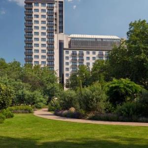 Hotels near Clapham Common - The Carlton Tower Jumeirah