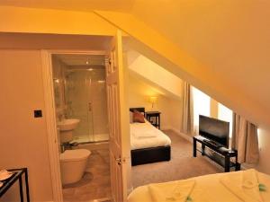 Gail's Guest House, Cardiff