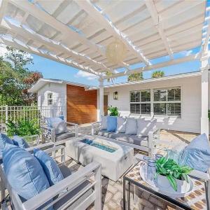 Dockside Getaway on Avenida