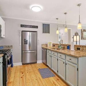 Cute & Cozy Lakeview House on Chain O Lakes with Hot Tub Option