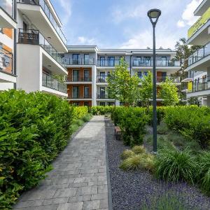 Nadmorski Apartament w Pobierowie z Parkingiem oraz Basenem by Noclegi Renters