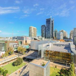 free parking great location 2 bds apt chatswood62