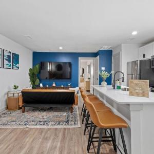Near Medical District Walkable to Oak Lawn Bars