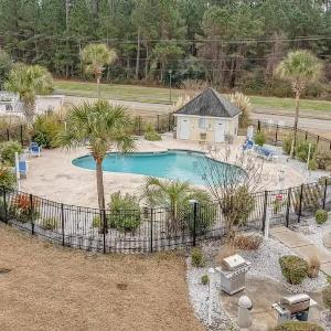 Adorable 1BR condo at Magnolia North