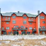 Trailside Escape 2BR Views Fireplace & Balcony