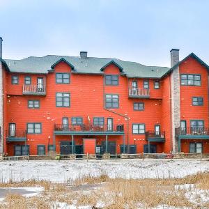 Trailside Escape 2BR Views Fireplace & Balcony
