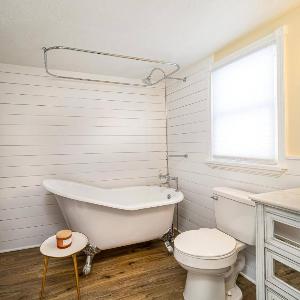 Stylish 2BR n Old Town Greenwood