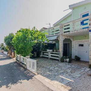 Apartments by the sea Vir - 24741