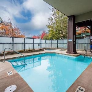 1BR plus King Murphy Bed in Tyndall Stone Lodge Village Location Pool and Hot Tub Fireplace