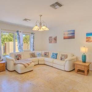 5 min to the Beach Happy Aruba Villa by Bocobay