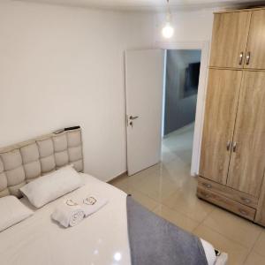 oR-Ya Suite - Bar Lavi