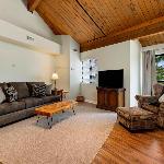 Mountain Inn Lodge 77 with Wintergreen Advantage Virginia