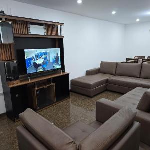 Moderno dpto en 1er piso con patio terraza y cochera