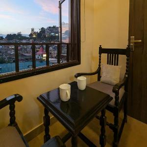 The Mall Ethos - On Mall Road - Kitchen - Sleeps 4