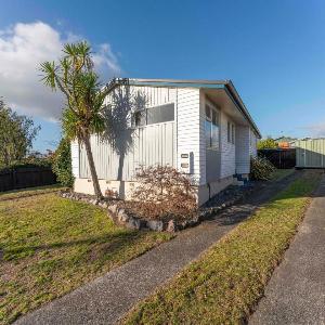 The Bay Breeze Retreat - Two Mile Bay Stay