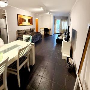 Amplio luminoso y cerca de todo!