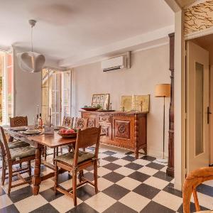 Grand Green Terrace Flat - Happy Rentals