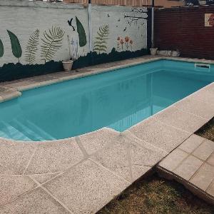 Casa completa con pileta y asador a metros del lago