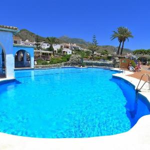 SHR066 Apartment in Nerja with Pool
