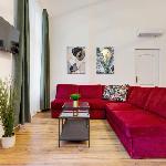 Comfy - Large Home in the Center