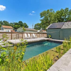Urban Lakeside Retreat