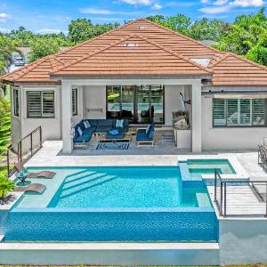 Luxury Sarasota Waterfront Home - Pool Boat Dock & Near Siesta Key Beach