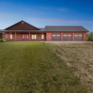 4BR Lakefront - Fishing Dogs OK - Devils Lake