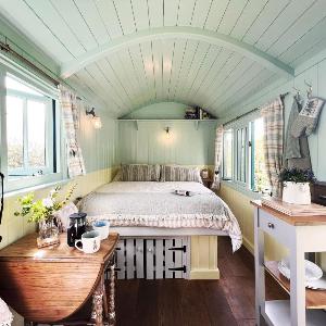 The Hollies Shepherds Hut by The Suffolk Cottage Collection