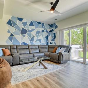 FlightDeck HotTub Fireplace NearAirport FamilyHome