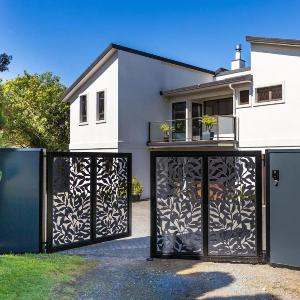 Riverside Villa - Spacious home in a stunning location