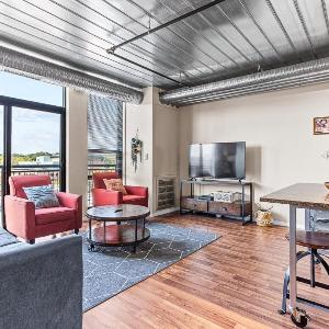 6 Modern Apts - 12 Beds w Parking - Near Kerrytown