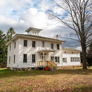 Minutes to Bristol Mountain Wineries Canandaigua
