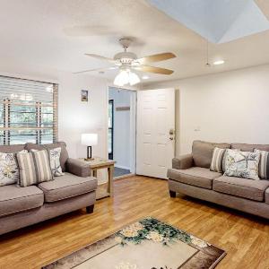 Garcia Getaway 2 Bed 2 Bath Small Family Pool Home