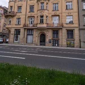 Prague Days - Loft with Terrace and Prague Castle View by Vltava River in Smíchov
