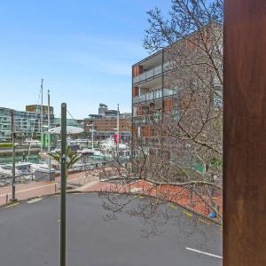 QV Stays Stylish Waterfront Retreat