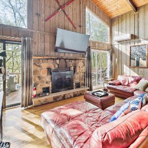 Charming Porter House in the heart of the Poconos chalet