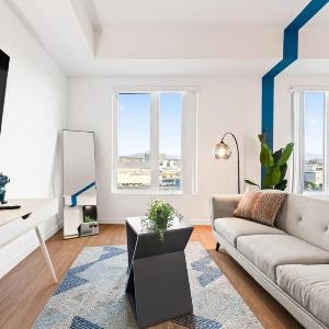 Chic Studio with Stunning DTLA Views Walk to Metro