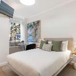 Stylish Studio with Rooftop Harbour Views