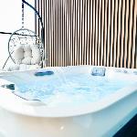 Jacuzzi Canal view BusinessBay