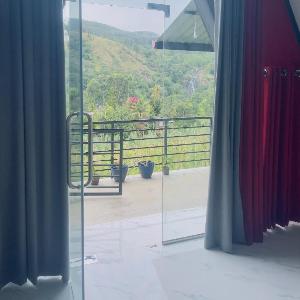 Ella Grand Cabin