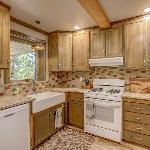 Hygge Mountain Retreat - Hot tub - Patio - Fire pit - Wifi - 2 Kitchens - Family Retreat