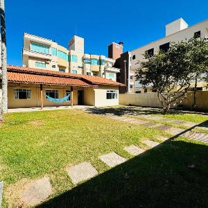 Casa dos Golfinhos a 100 metros da Praia de Palmas casa individual com 3 quartos.