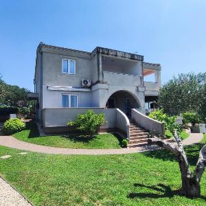 Apartments with parking space Pakostane - Biograd - 24713