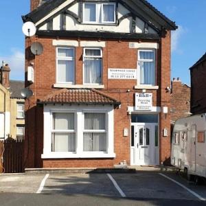 Woodville Lodge Leeds City Centre by OYO