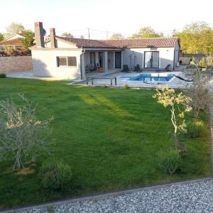 Villa Lana - Cabrunici by Villas Guide