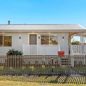 Bayswater Beach House 1 by Experience Jervis Bay