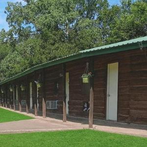 Spacious Wooden Suite #7 By The Lake at Texoma Shores Resort