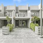New 2.5 BR Villa With PS5 and Garden Near Dubai Mall 